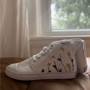 Everest Daisy High Top Sneakers